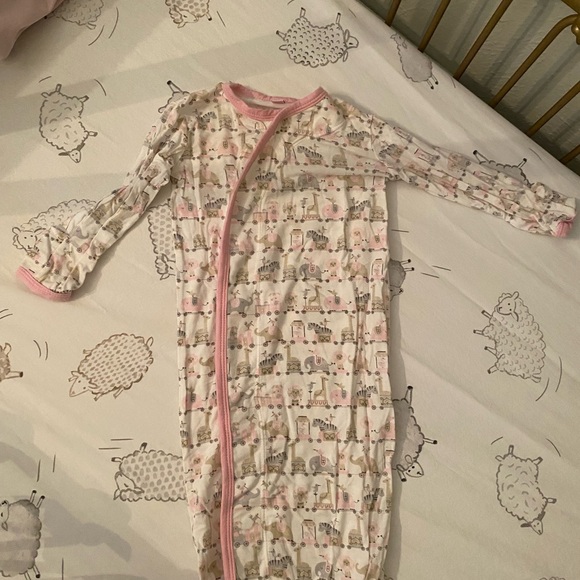 Newborn Girls Sleep Sack/gown with hat - magnetic me - Picture 5 of 9